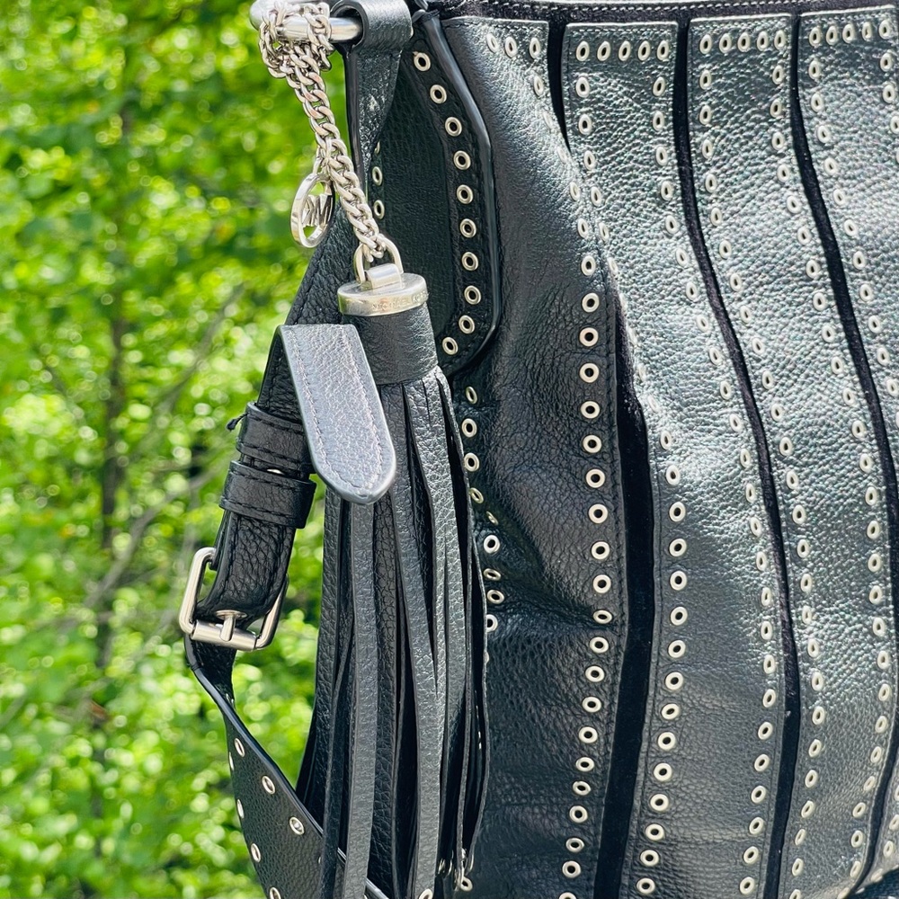 Like NEW MICHAEL KORS Brooklyn Grommet Black Silver Pebbled Leather Feed Bag - Picture 7 of 16